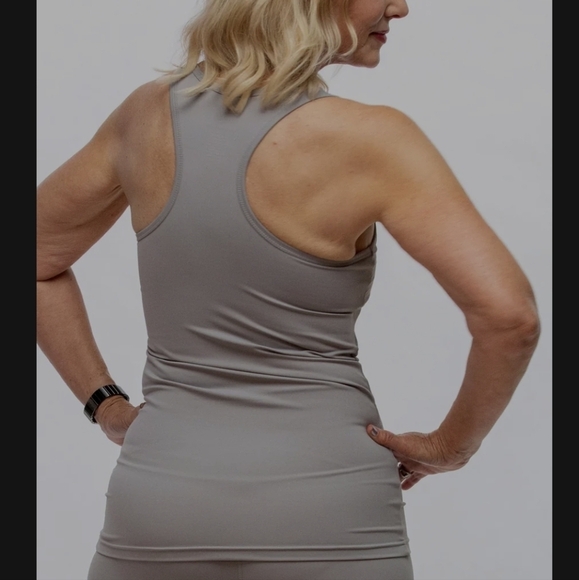 any age activewear COMPLETE COVERAGE TUMMY CONTROL SPORT TANK WITH BRA Medium - Picture 3 of 13